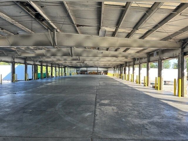 Covered cross-dock platform