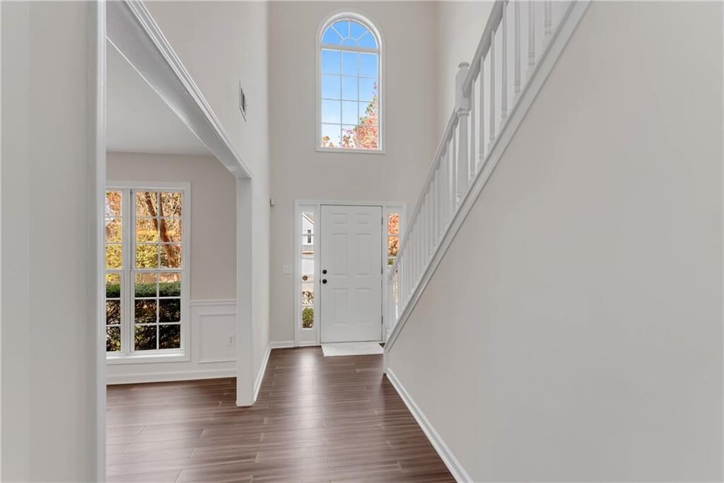 Two-story foyer