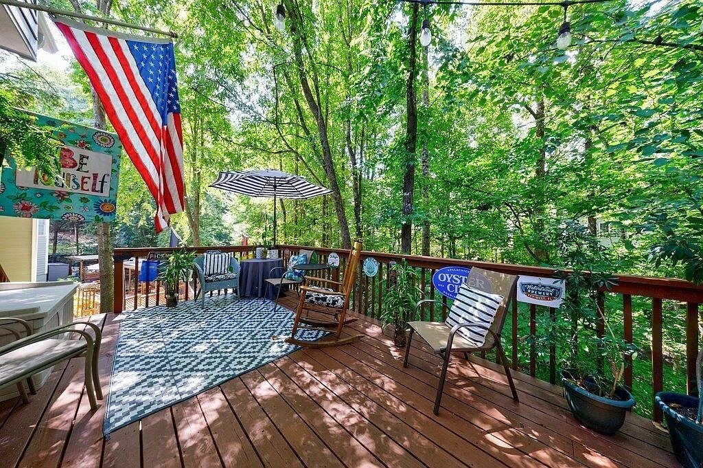 Deck in the trees