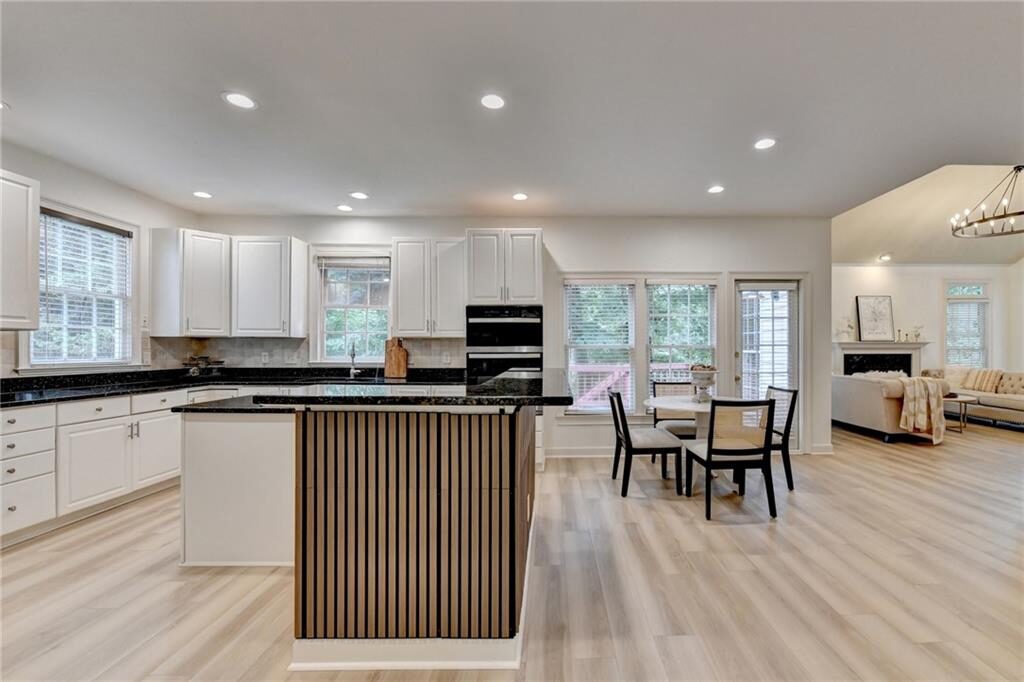 Kitchen and breakfast area