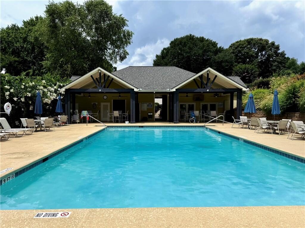 Community pool