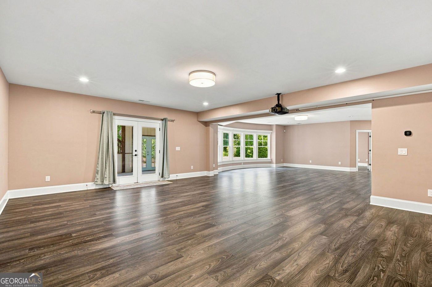 Terrace-level recreation room