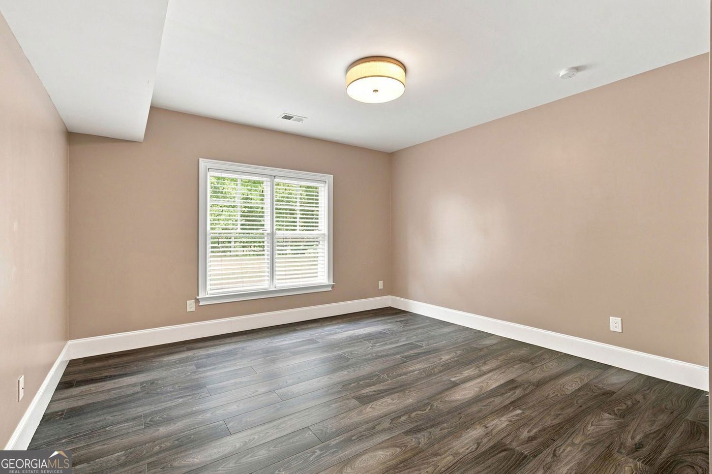 Terrace-level bedroom